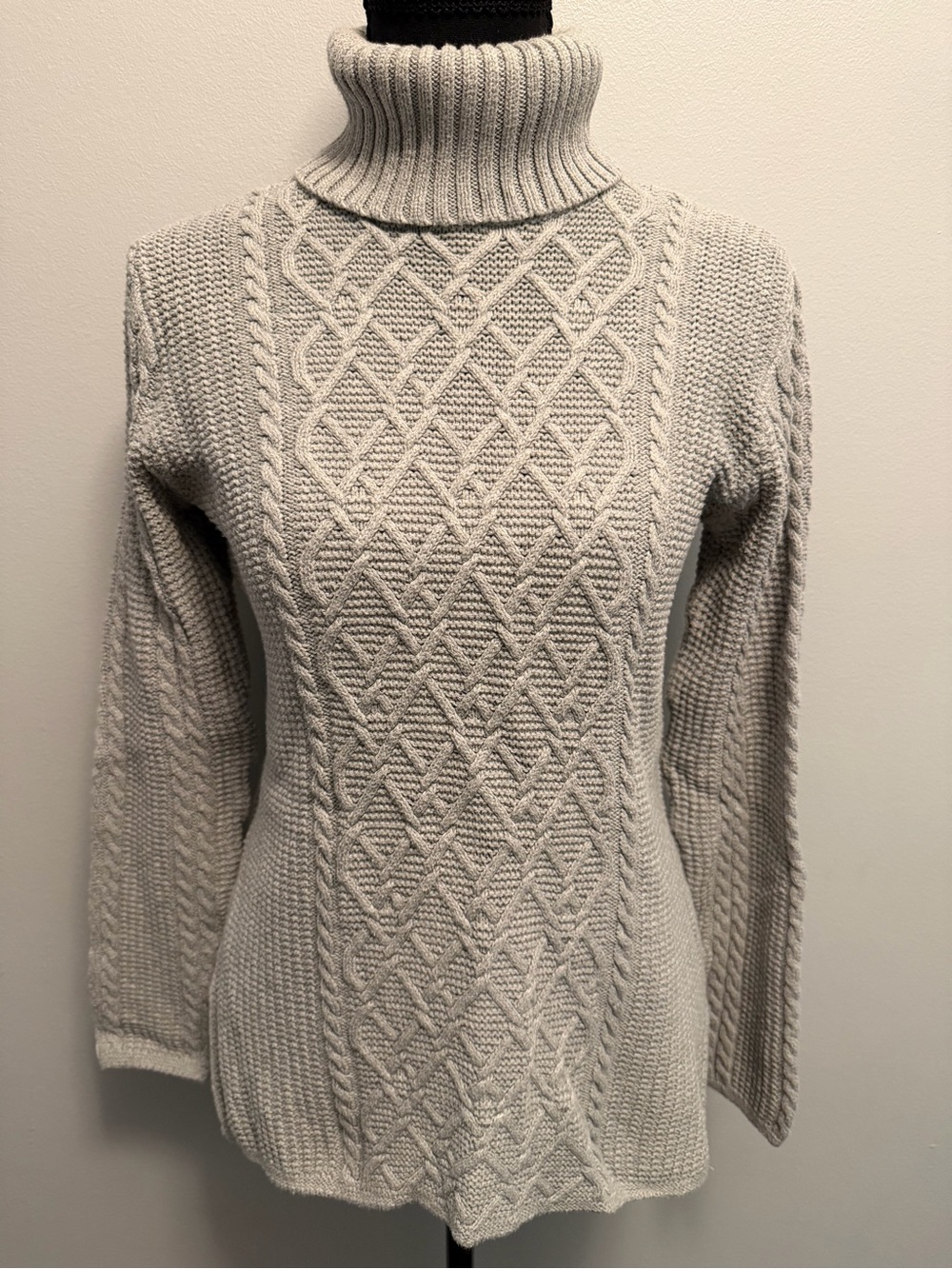 JEANNE PIERRE Light Gray Cable Turtleneck Sweater